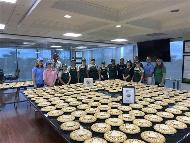 Duffy’s brings in Girl Scouts, Palm Beach School of Autism students to decorate pie boxes for Meals on Wheels